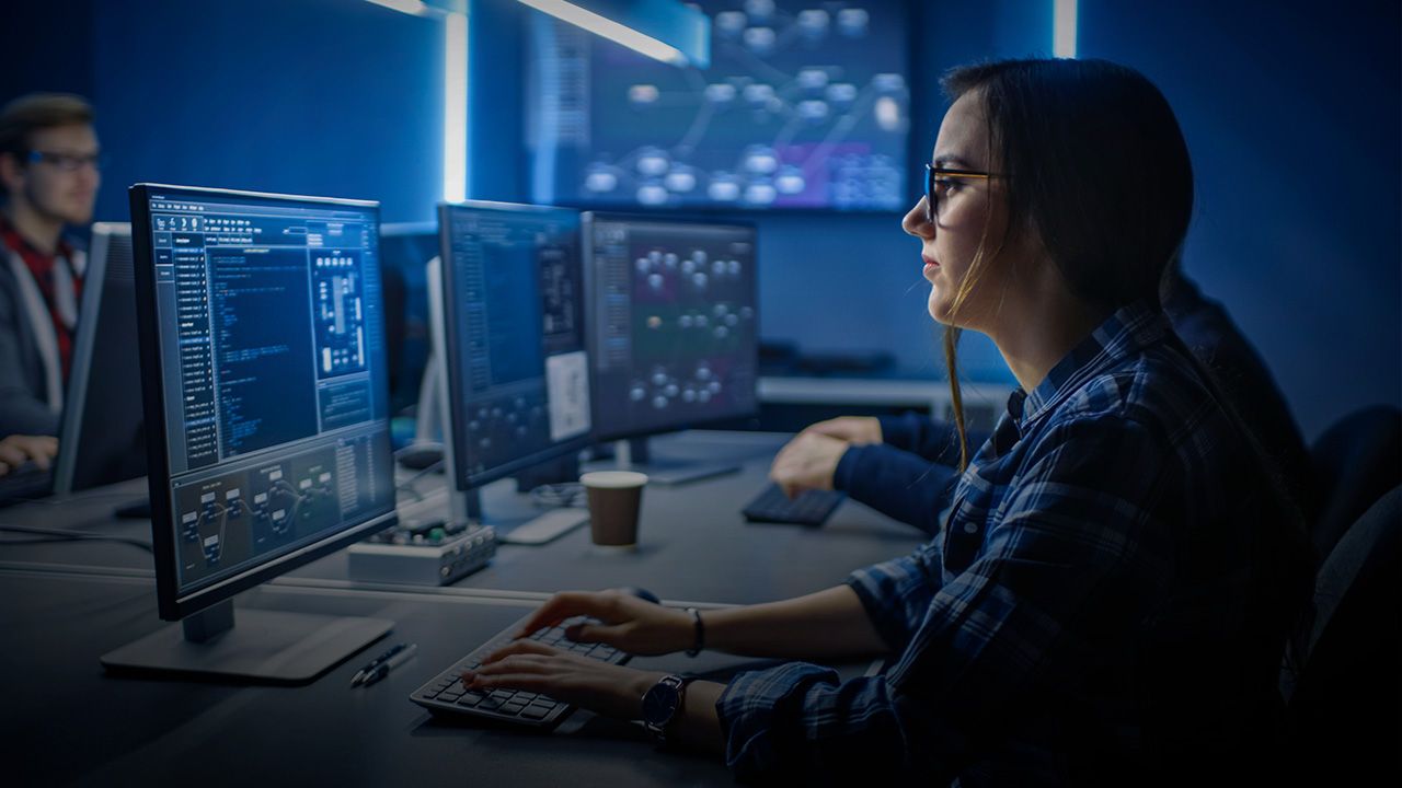 Programa Especializado en Ciberseguridad, Uniandes y Coursera.